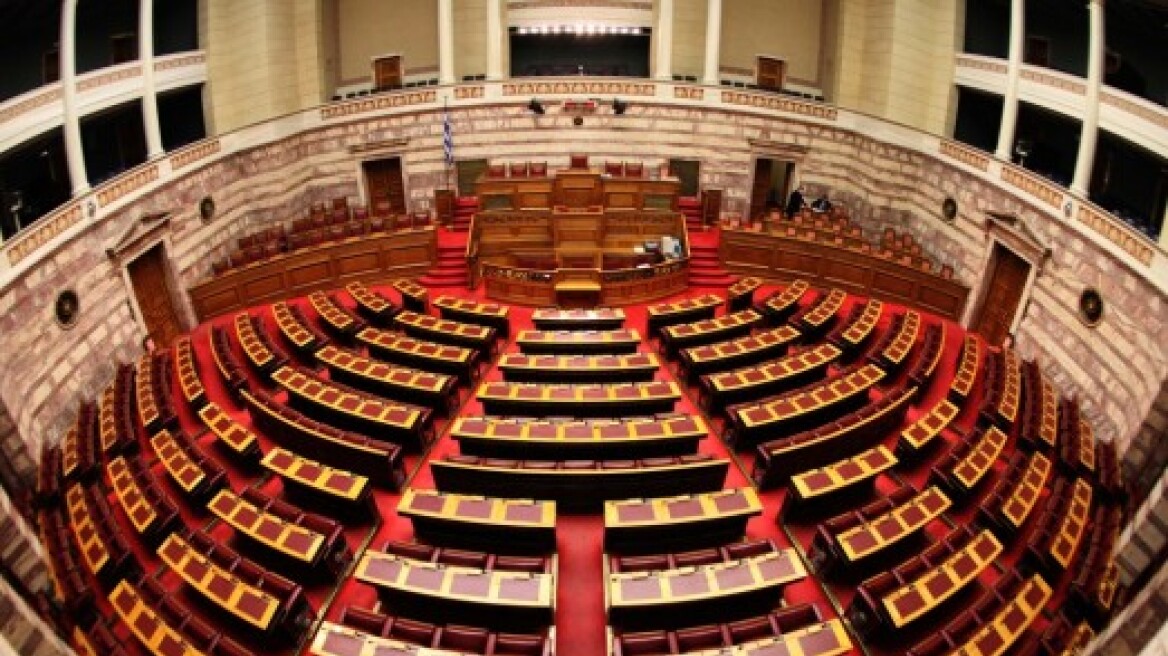 «Φρούριο» η Βουλή ενόψει της ομιλίας Ολάντ